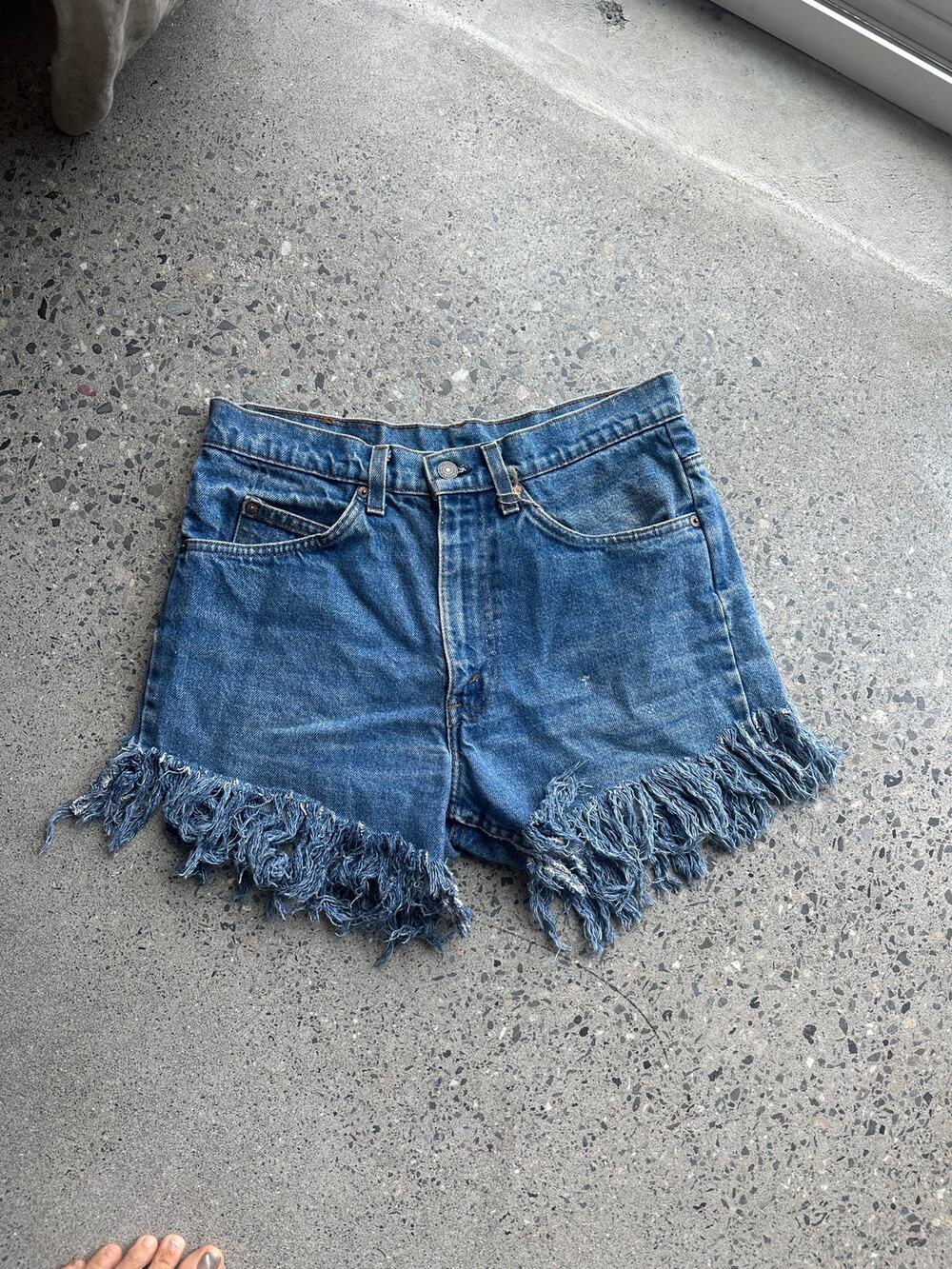 Levi’s Denim Shorts 15.5" W Blue Cotton High Waisted Frayed Cutoff  90s Grunge